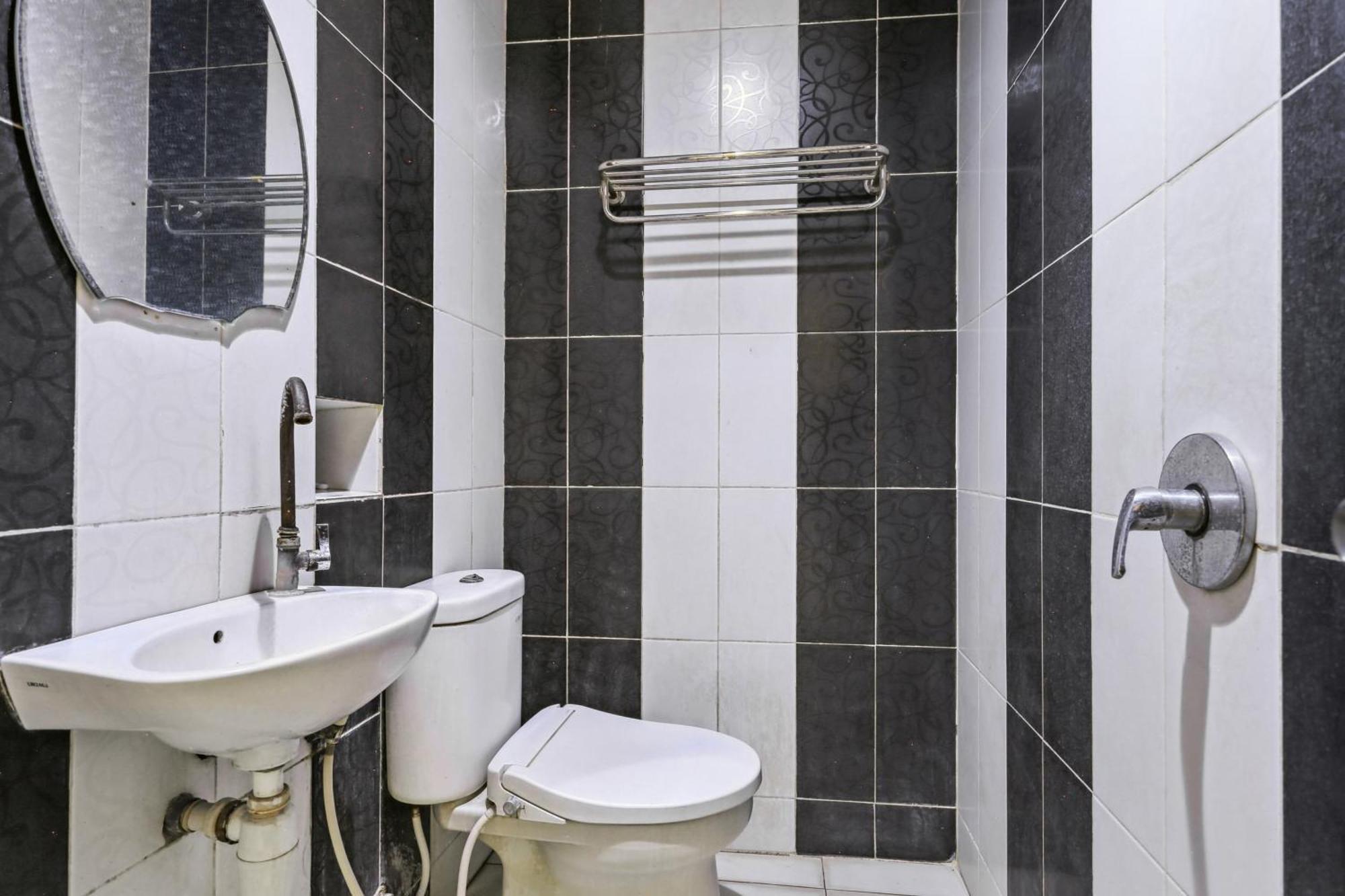 Collection O 93163 Hotel Grand Kartika Parepare エクステリア 写真