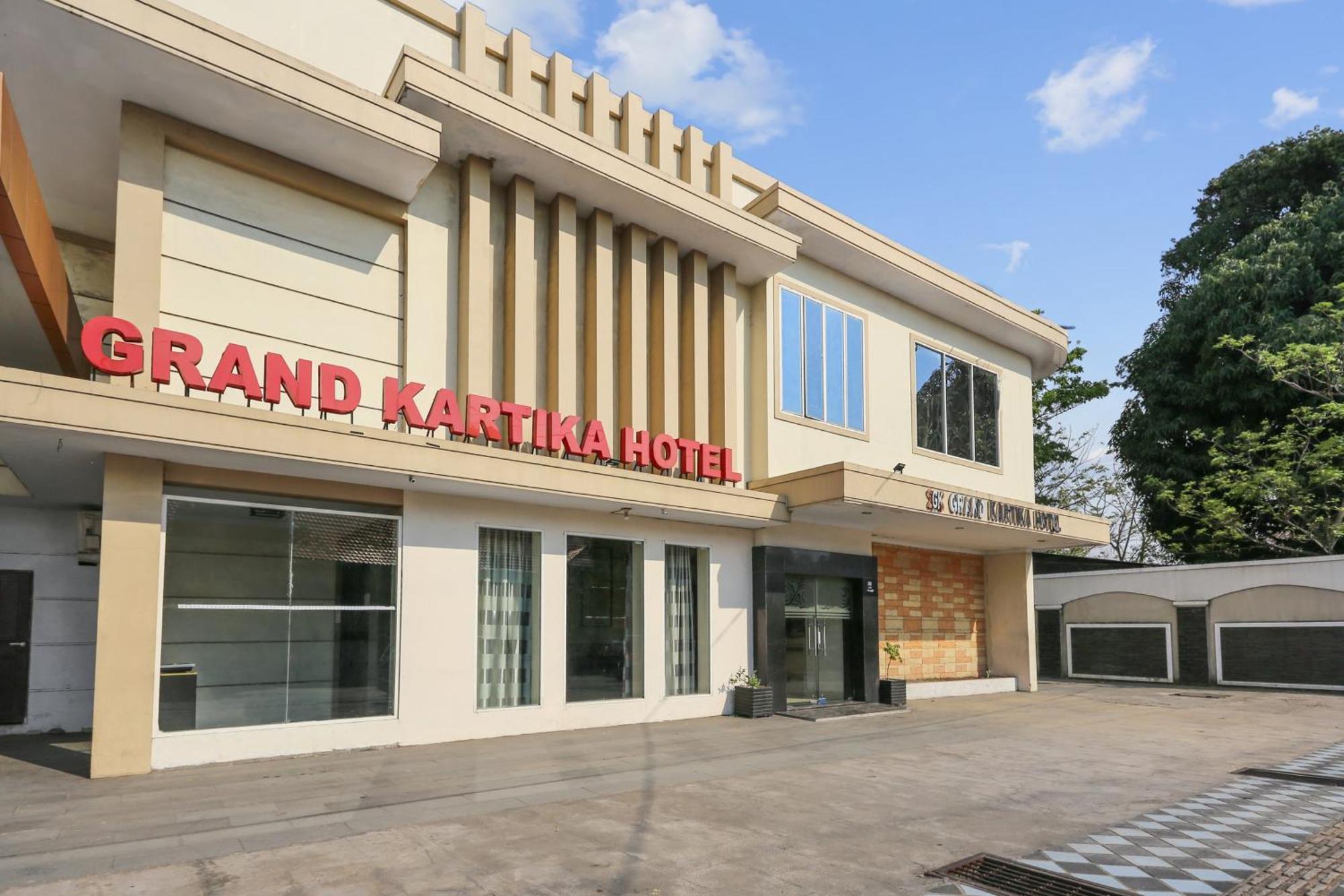 Collection O 93163 Hotel Grand Kartika Parepare エクステリア 写真