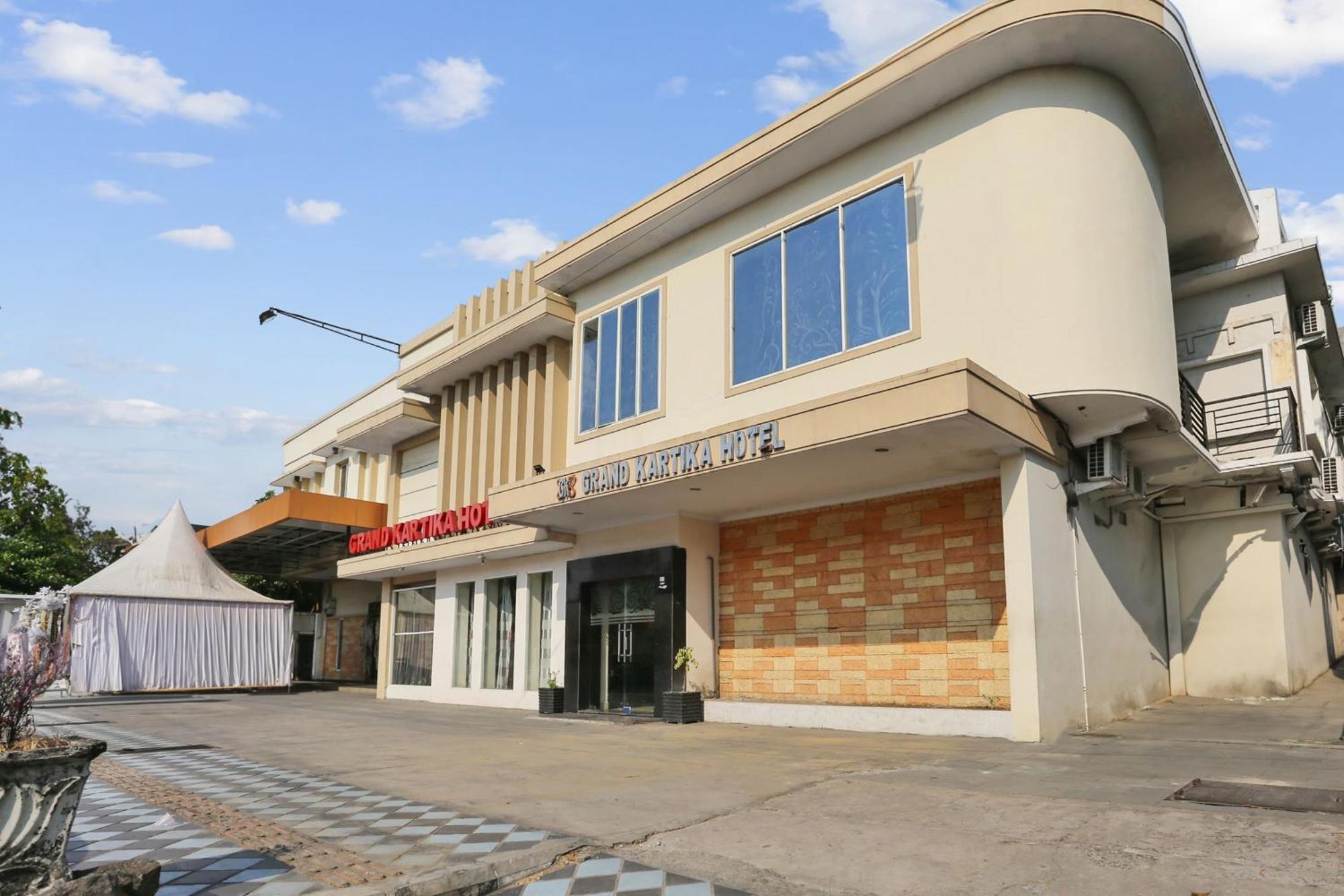 Collection O 93163 Hotel Grand Kartika Parepare エクステリア 写真